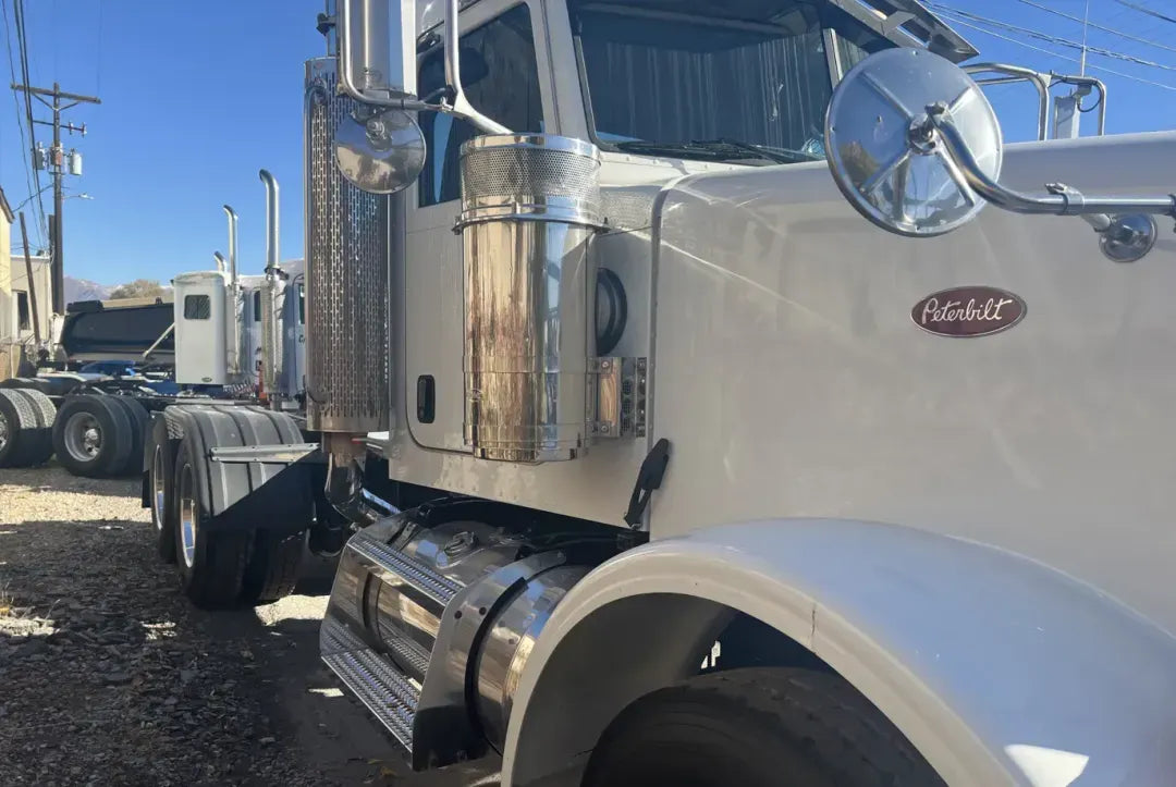 Peterbilt | 357 Day Cab | 2006 Model | Heavy-Duty Hauling | CAT C-15 Engine | USED | For Industrial & Long-Distance Transport