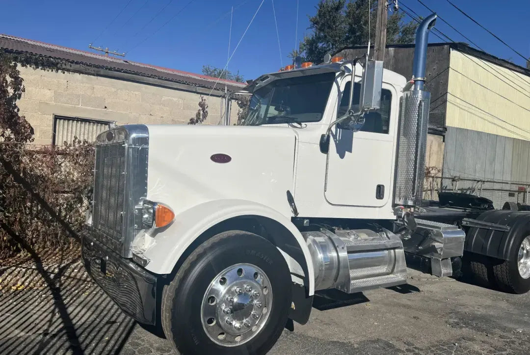 Peterbilt | 357 Day Cab | 2006 Model | Heavy-Duty Hauling | CAT C-15 Engine | USED | For Industrial & Long-Distance Transport