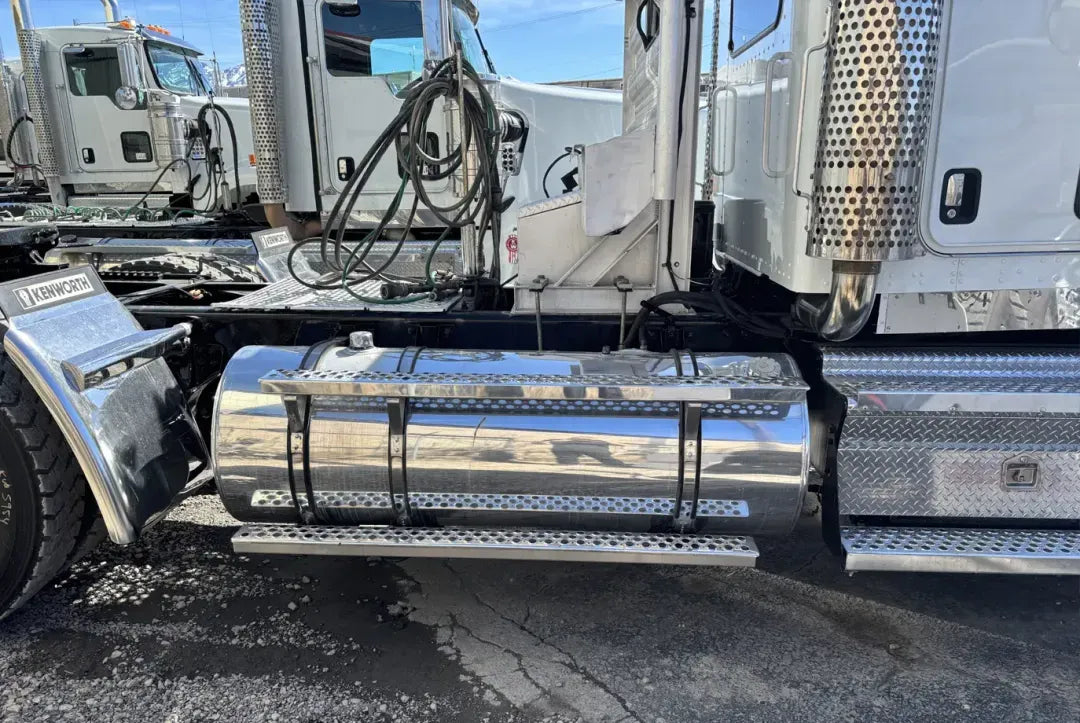 Kenworth | W900 Sleeper Truck | 2007 Model | Heavy-Duty Hauling | CAT C15 Engine | USED | For Industrial & Long-Distance Transport