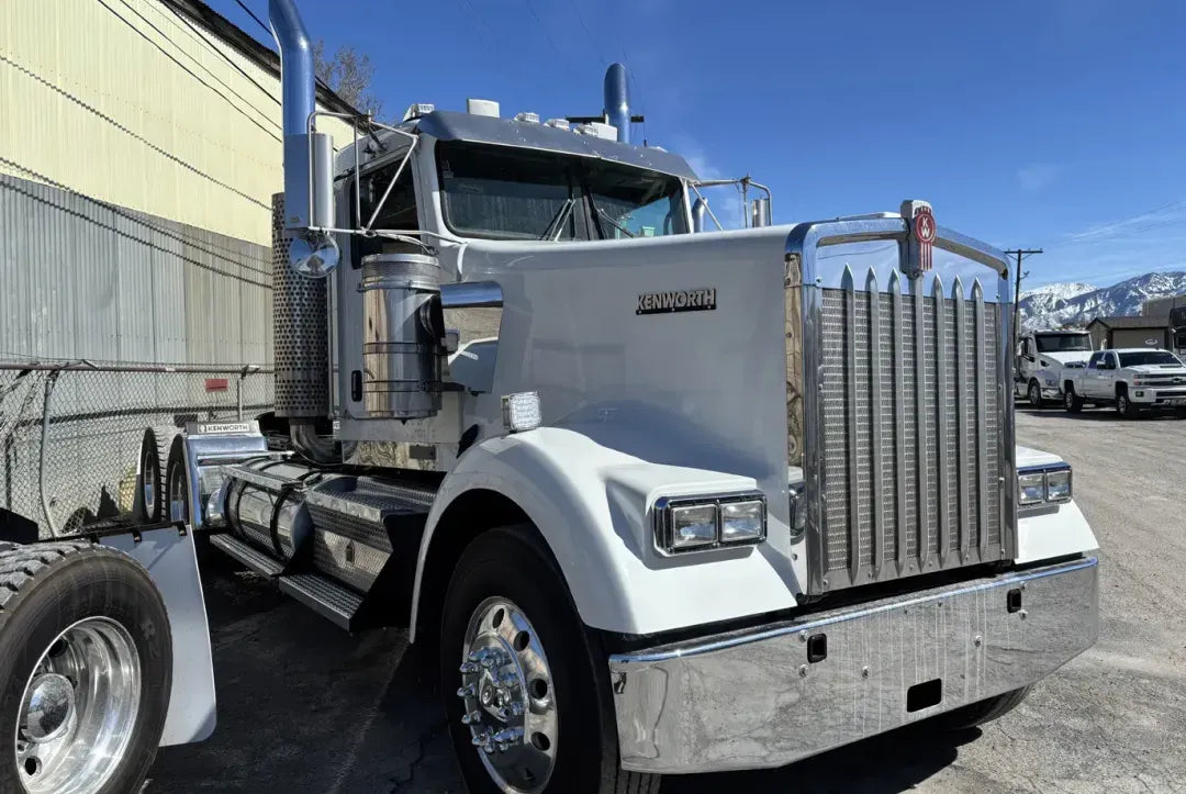 Kenworth | W900 Sleeper Truck | 2007 Model | Heavy-Duty Hauling | CAT C15 Engine | USED | For Industrial & Long-Distance Transport