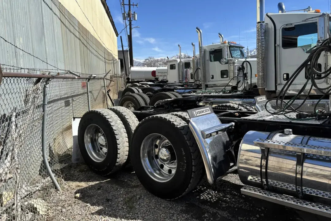 Kenworth | W900 Sleeper Truck | 2007 Model | Heavy-Duty Hauling | CAT C15 Engine | USED | For Industrial & Long-Distance Transport