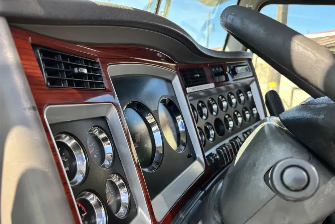 Kenworth | W900 Sleeper Truck | 2007 Model | Heavy-Duty Hauling | CAT C15 Engine | USED | For Industrial & Long-Distance Transport
