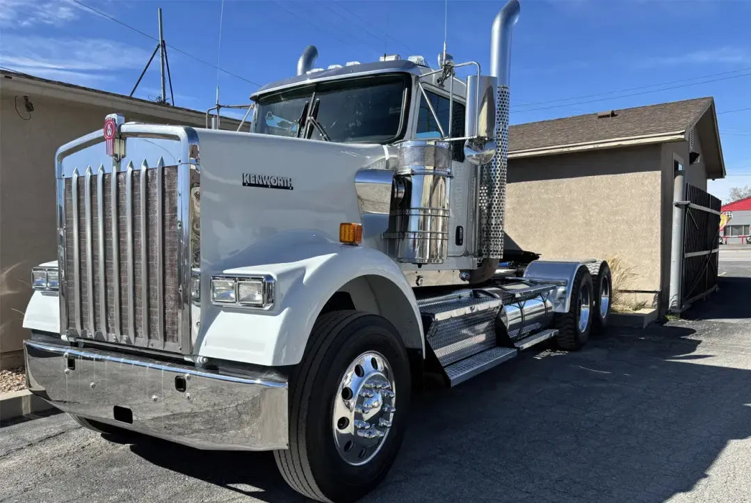 Kenworth | W900 Sleeper Truck | 2009 Model | Heavy-Duty Hauling | High-Torque Capacity | 102" Width | USED | For Industrial & Long-Distance Transport