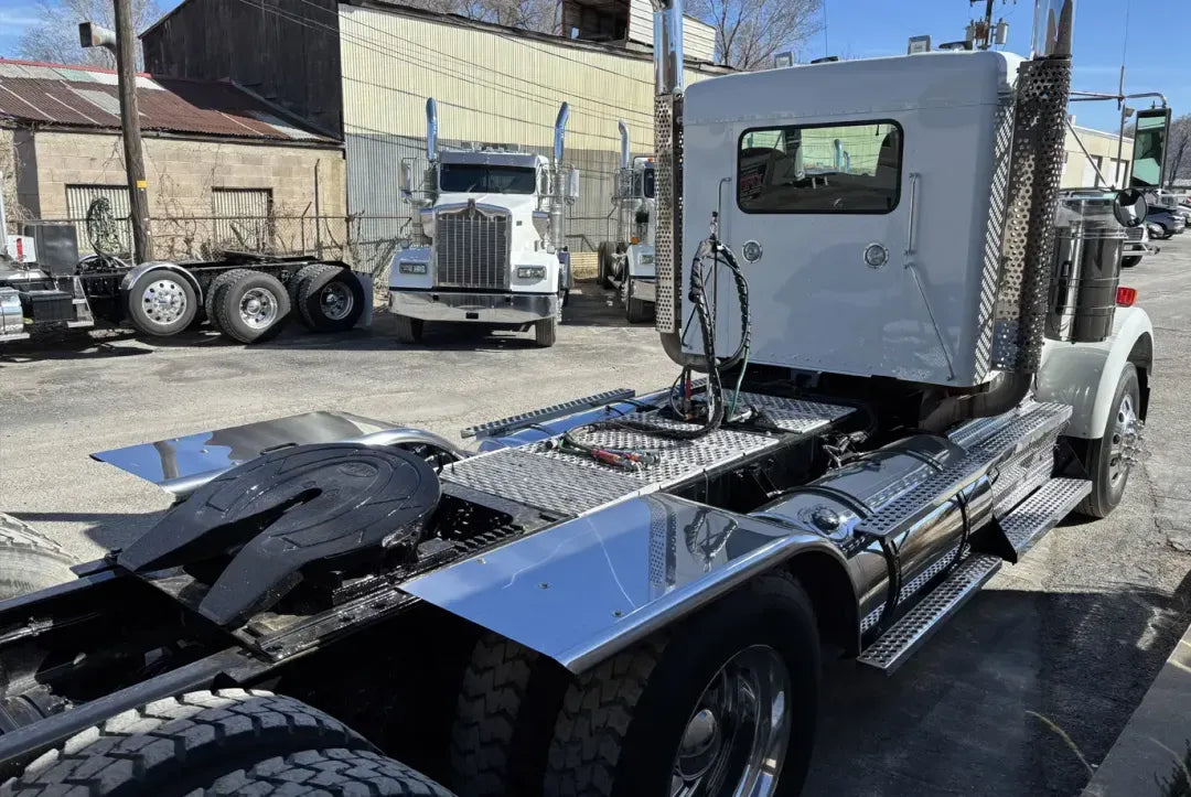 Kenworth | W900 Sleeper Truck | 2009 Model | Heavy-Duty Hauling | High-Torque Capacity | 102" Width | USED | For Industrial & Long-Distance Transport
