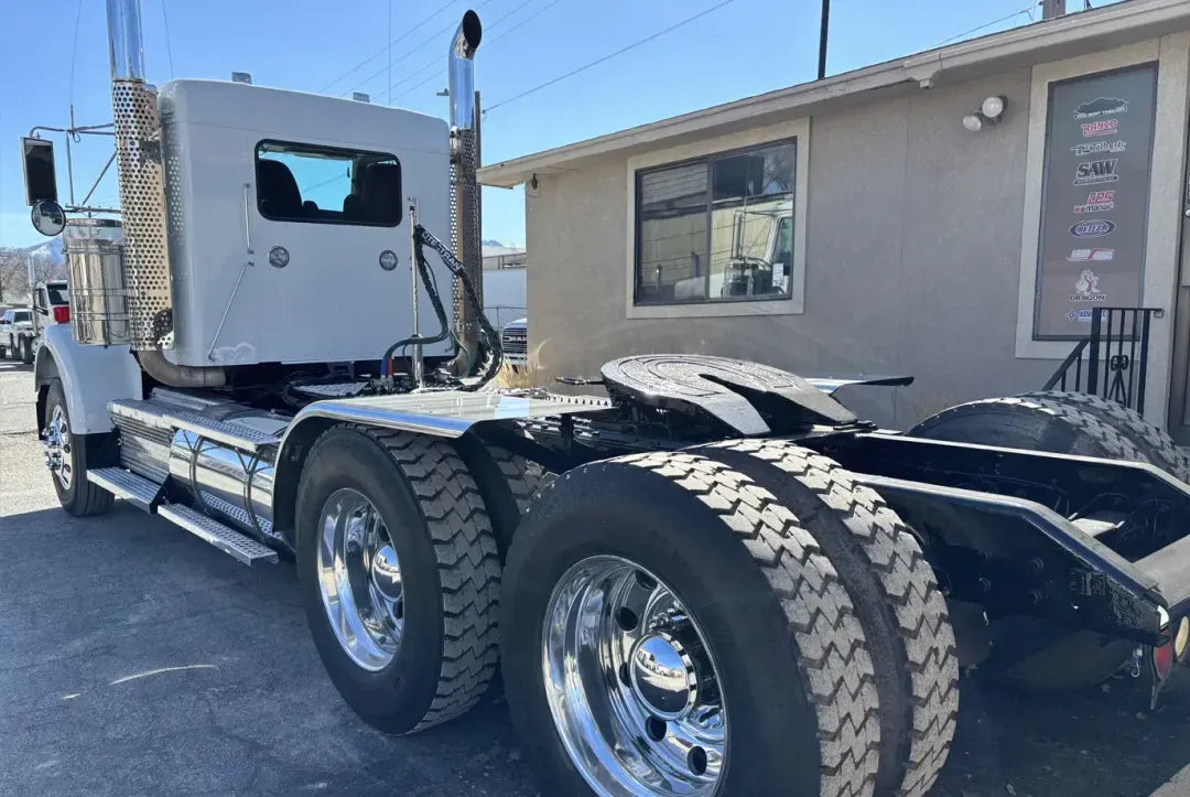 Kenworth | W900 Sleeper Truck | 2009 Model | Heavy-Duty Hauling | High-Torque Capacity | 102" Width | USED | For Industrial & Long-Distance Transport