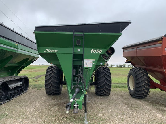 Demco | Single Auger Grain Carts | Model 1050 Bushel | Width 120" To 144" | PTO 1000 RPM | Horsepower 175+ HP | For Tractors