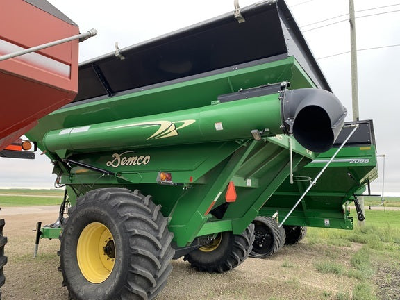 Demco | Single Auger Grain Carts | Model 1050 Bushel | Width 120" To 144" | PTO 1000 RPM | Horsepower 175+ HP | For Tractors