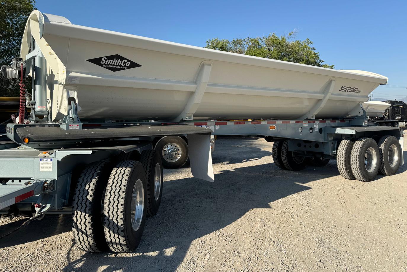 SmithCo Side Dump Trailer | Model SX2FP-30-24 | Frame Length 30′ | Tub Length 24′ | Width 102"