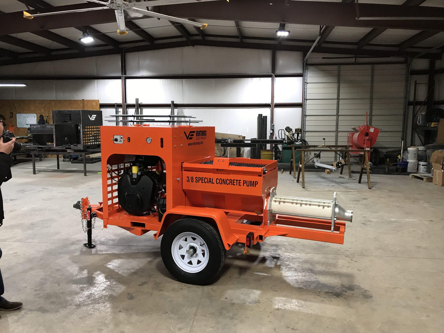 Venture 3/8 Special Trailer Concrete Gas | Engine Mounted Pump | 37HP | Capacity 100 Gallons