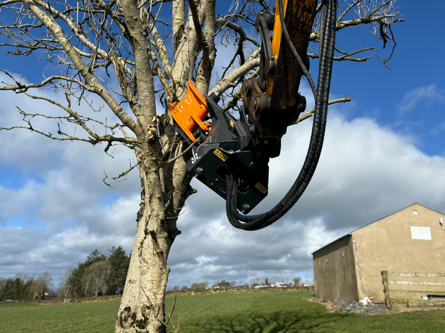 MDE Machinery | Tree Shear | Model KOALA 200TSG & KOALA 300TSG | Cutting Capacity 8" & 12" Inches | Machine Size 7-23 Tons | For Excavator