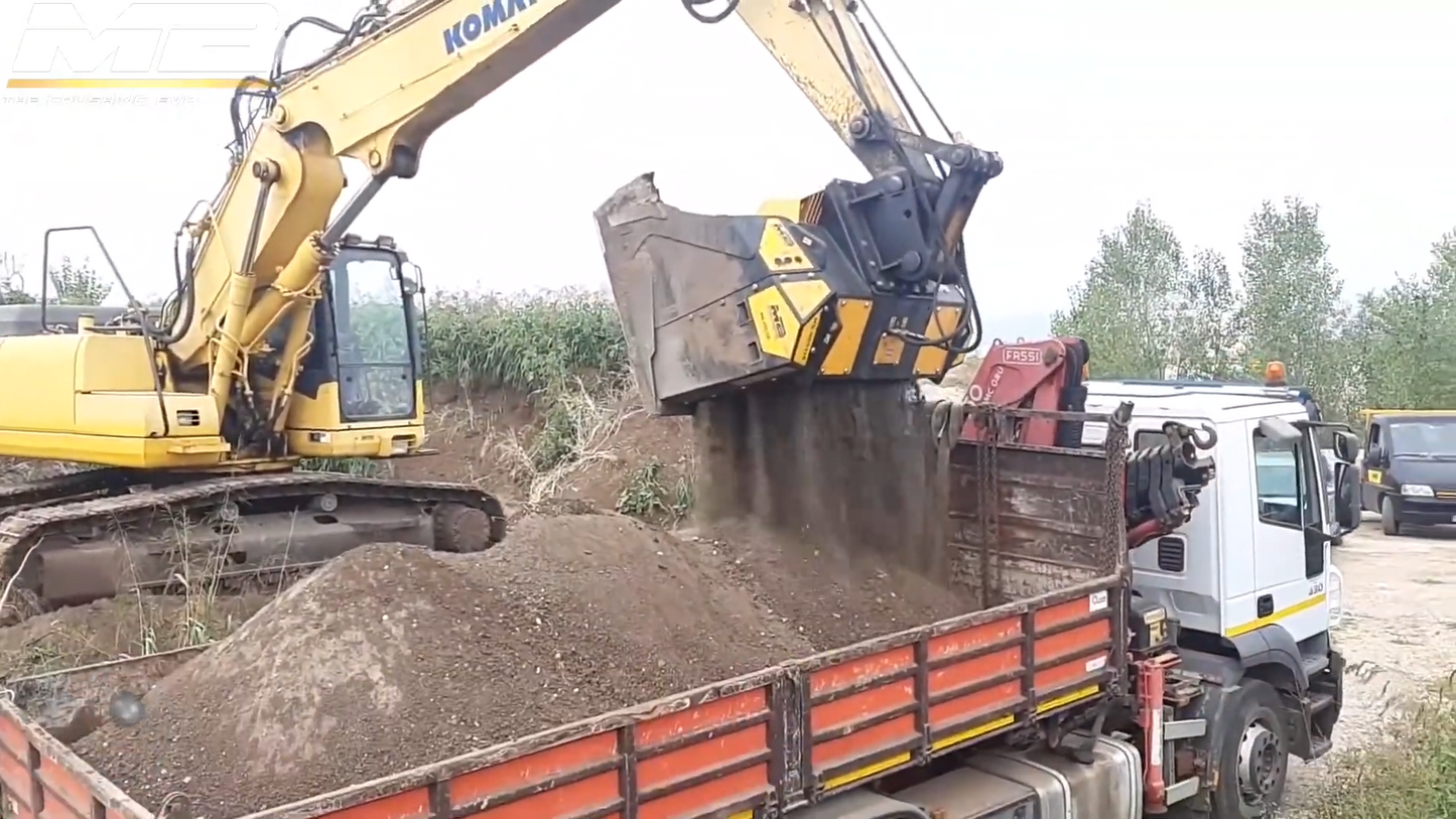 MB Crusher Shafts Screener | Model MB-HDS533 | Overall Width 134" | Machine Size 50–80 Tons | For Excavators