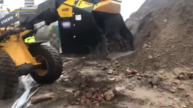 MB Crusher Shafts Screener | Model MB-HDS533 | Overall Width 134" | Machine Size 30–50 Tons | For Loaders