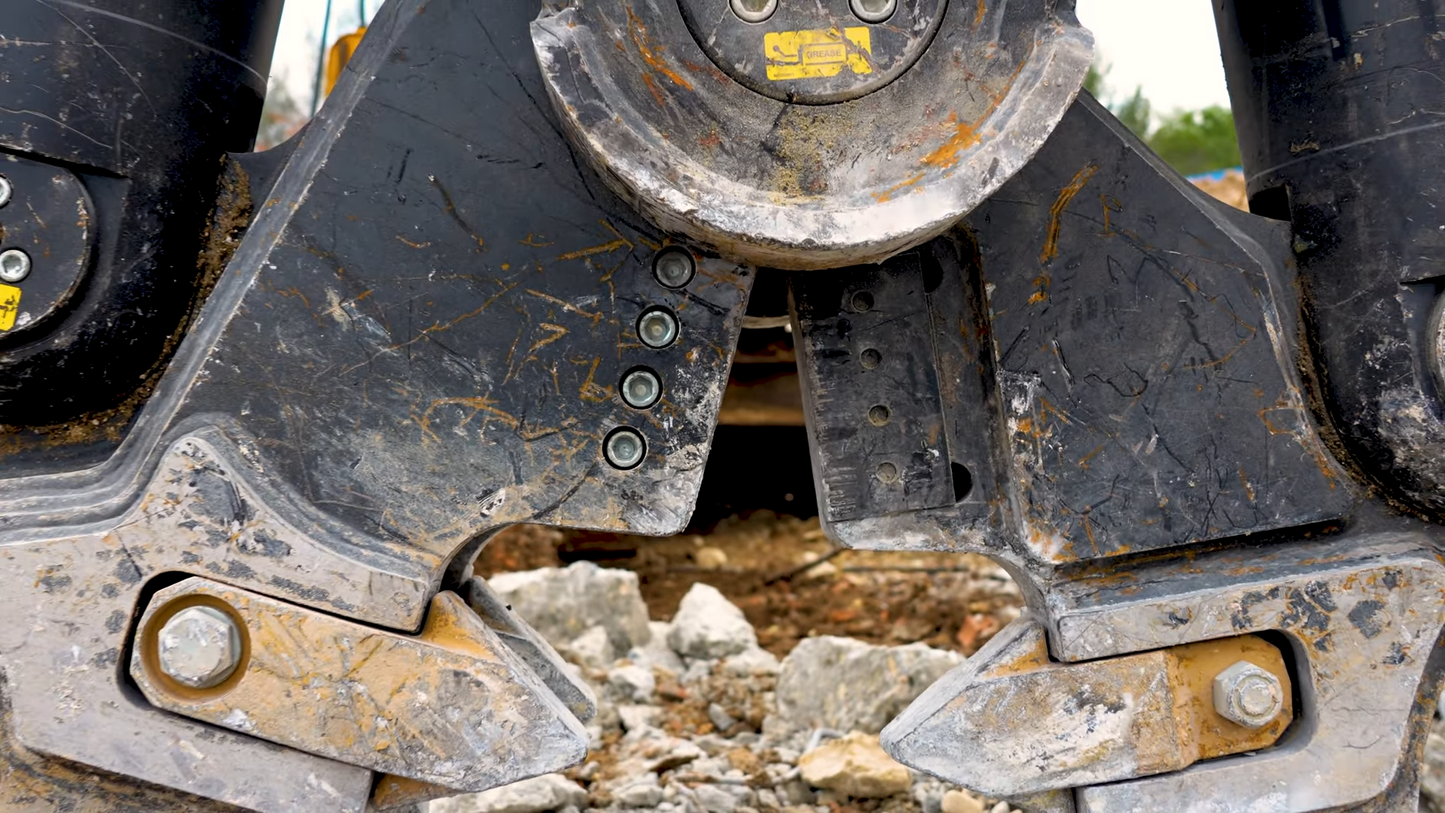 MB Crusher Demolition Pulverizer | Model MB-PT1150 | Jaws Width 25" | Machine Size 12–19 Tons | For Excavators