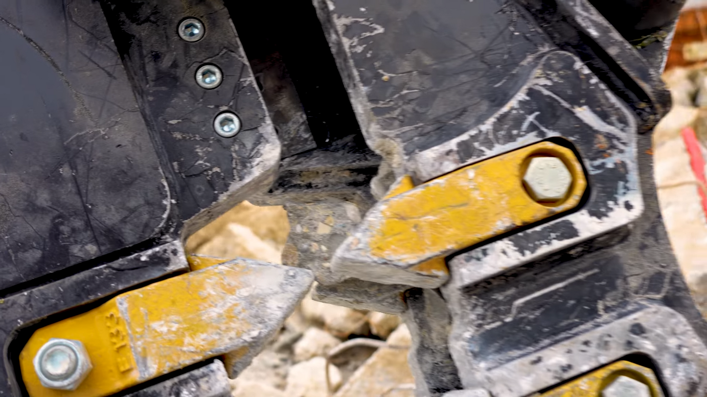 MB Crusher Demolition Pulverizer | Model MB-PT1150 | Jaws Width 25" | Machine Size 12–19 Tons | For Excavators
