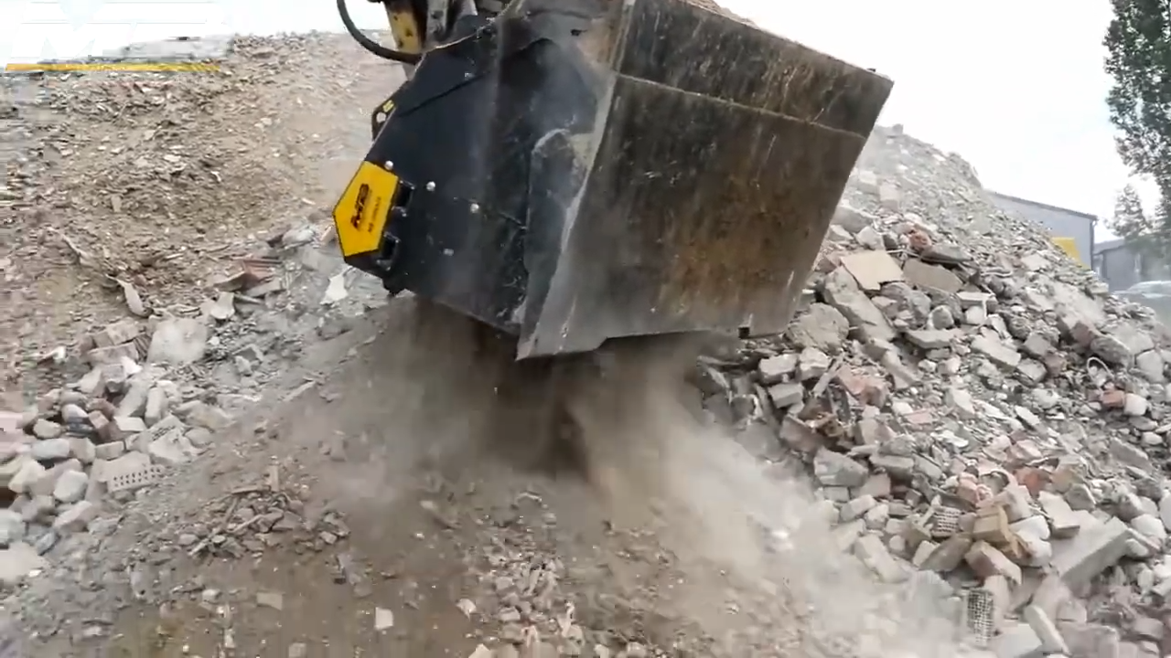 MB Crusher Shafts Screener | Model MB-HDS533 | Overall Width 134" | Machine Size 50–80 Tons | For Excavators