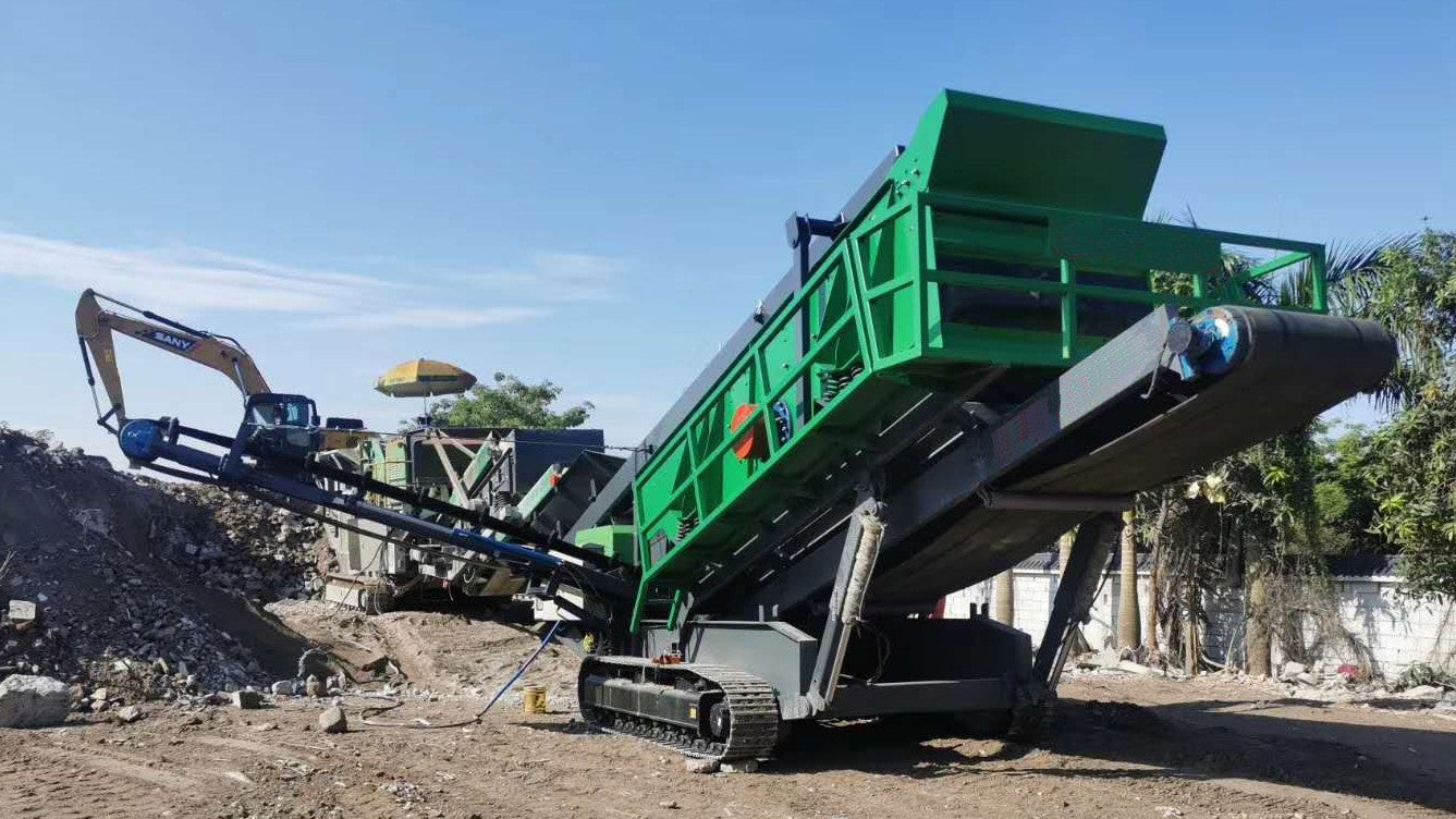 UPSEN Crawler Movable Vibrating Screen | Model U-YK1545 | Stock Bin Volume 1.5 Cubic Meter | Engine Horsepower 83 HP