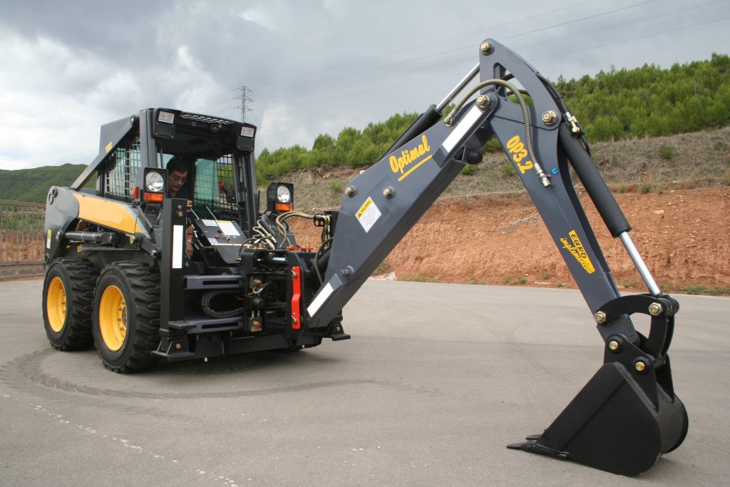EI Attachments Backhoe | Model OP04CUIO | Includes 16" Bucket and Mount | 11' 5" Digging Depth | Hydraulic Flow 18‑25 GPM | For Skid Steer