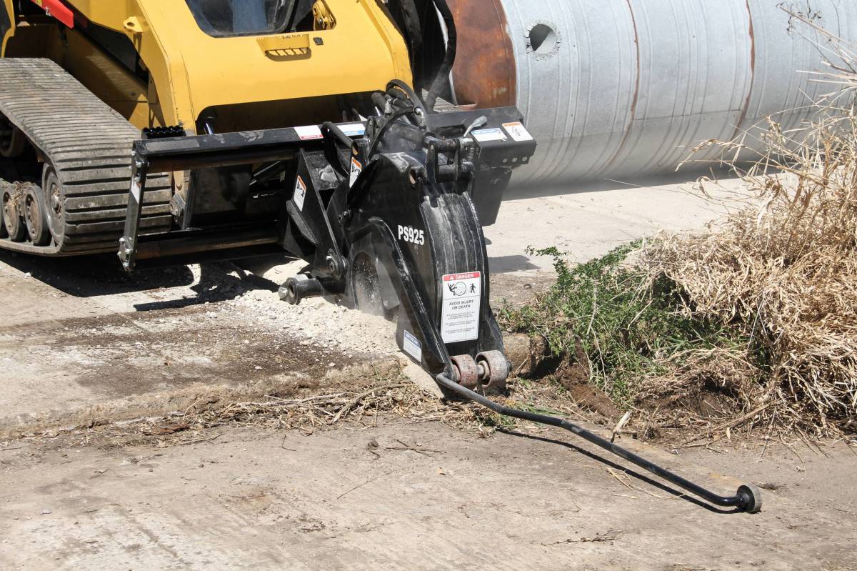 Erskine Pavement Saw Series | Overall Width 67" inches | Flow Rate 22-40 GPM | For Skid Steers