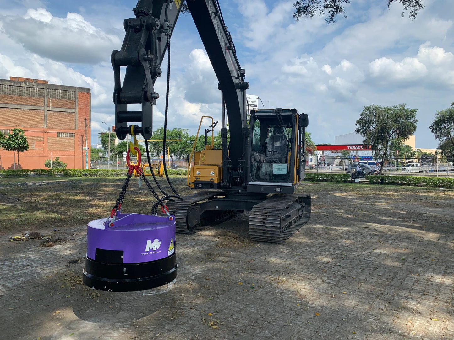 Mazio HLE Series Excavator Hydraulic Magnet | HLE-15, HLE-25 & HLE-40 Models | Operating Weight 10-45 Ton | For Excavators