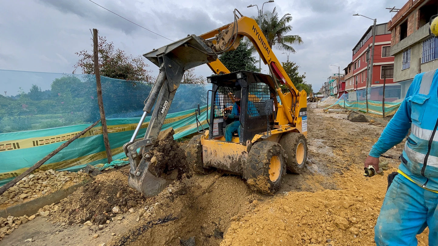 Mazio Fixed-Arm Backhoe | Total Width 67" | Hydraulic Flow Range 15–25 GPM | For Skid Steer & Mini Loaders
