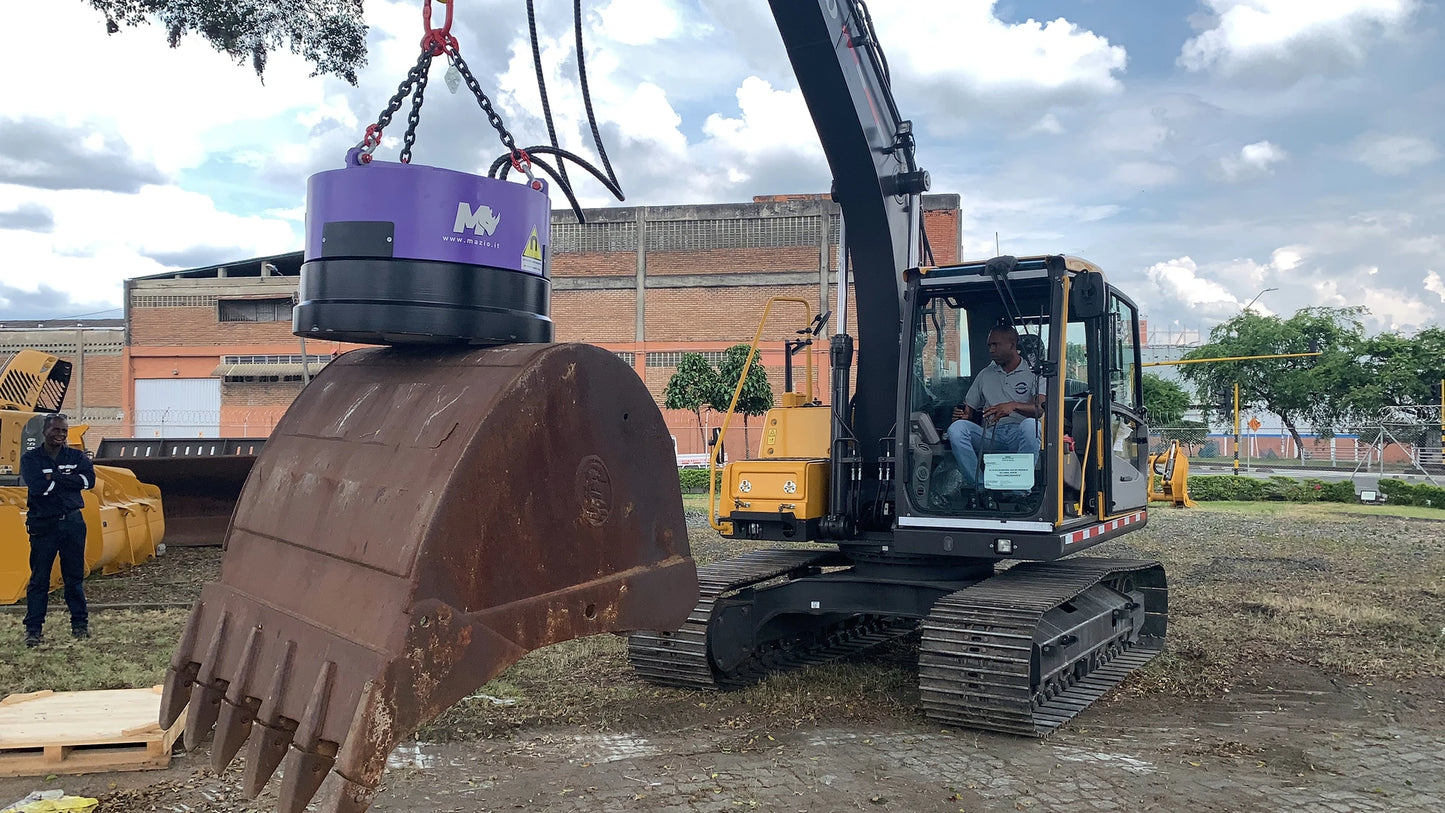 Mazio HLE Series Excavator Hydraulic Magnet | HLE-15, HLE-25 & HLE-40 Models | Operating Weight 10-45 Ton | For Excavators