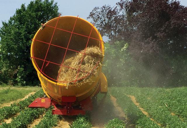Teagle | Tomahawk Bale Blower | Model T5050 | Drum Diameter 72" | Bale Capacity up to 60" | Horsepower 80 HP | For Tractors