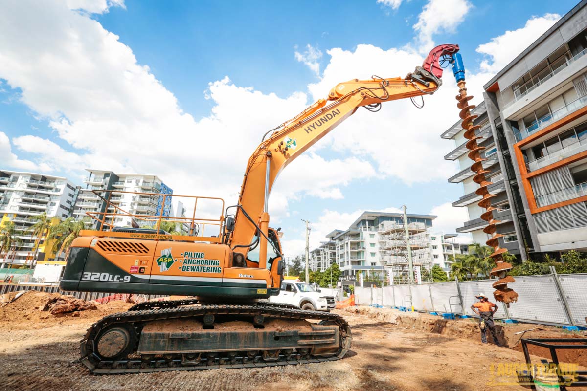 Auger Torque | Earth Drill | Models 8000-40, 9000-45, 9500-40 | Hose Size ¾" x 86" To 1" x 86" BSP | 2.96" Square Shaft | Machine Size 4.5 To 8 Tons | For Excavators