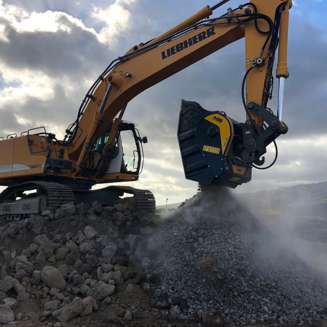 MB Crushers Bucket Crusher | Model BF120.4 S4 | Mouth Opening Width 47" | Machine Size 30-45 Tons | For Excavators