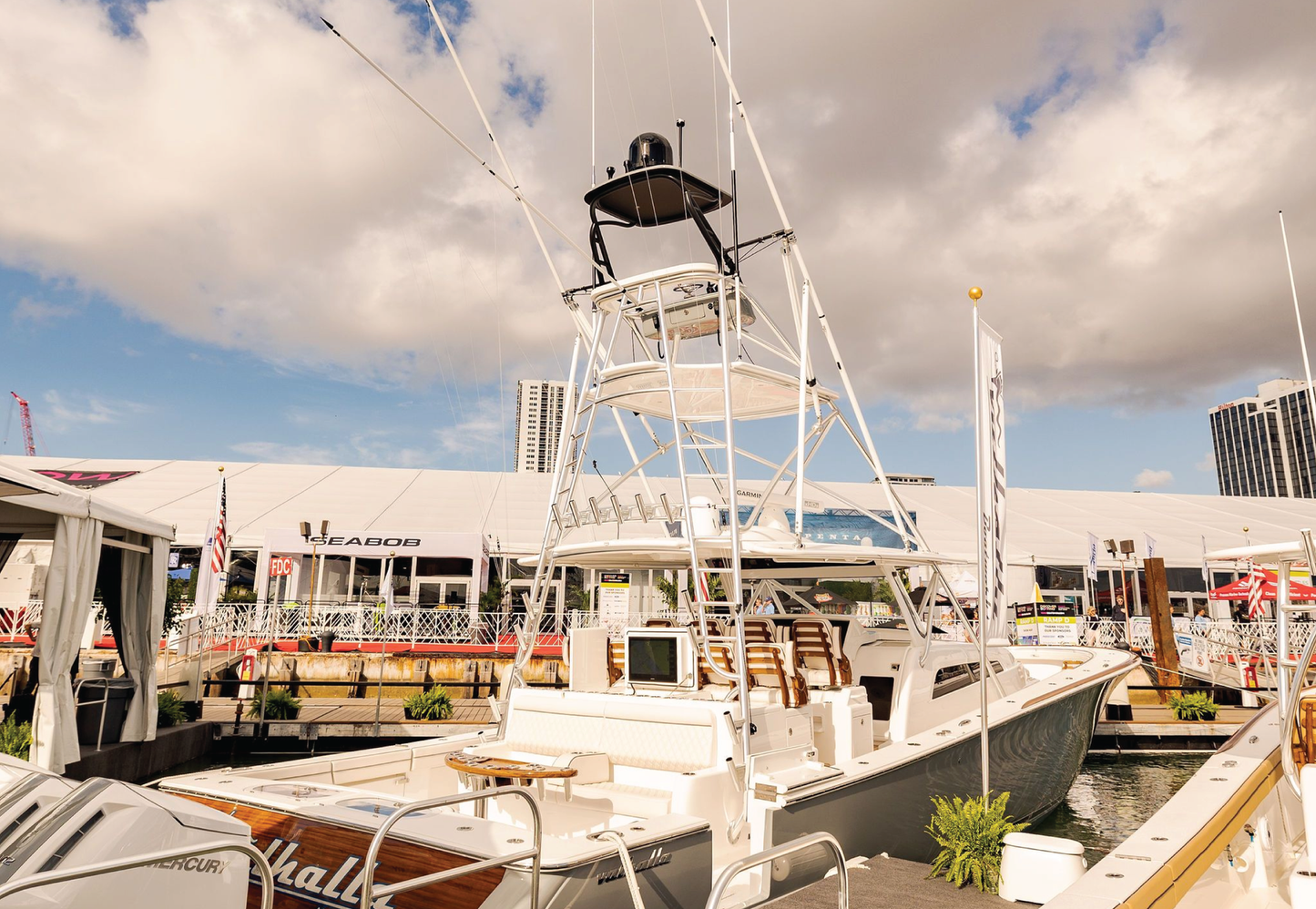 Gemlux | Gulf Stream 60 Outrigger System | Length Up to 37' | Tower-Mount 2" Pipe | Up to 4 Halyard Loops | For Center Consoles & Sportfishing Yachts