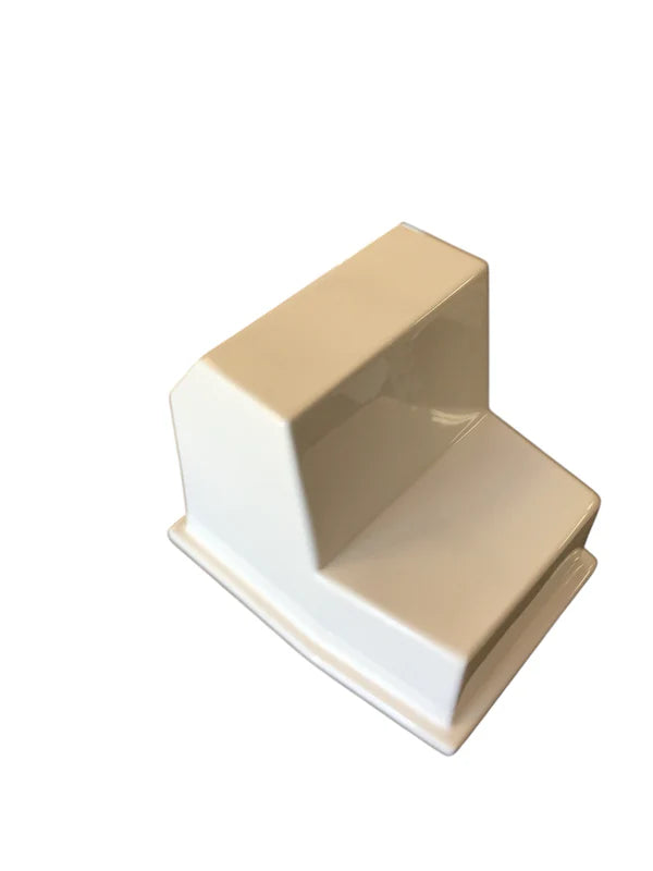 RIO MARINE CUSTOMS | Fiberglass Boat Console | Model CMCC05 & SLCC05 | 26″ W x 25″ H x 31″ D | Integrated Seat | For 15′ to 18′ Feet Boats