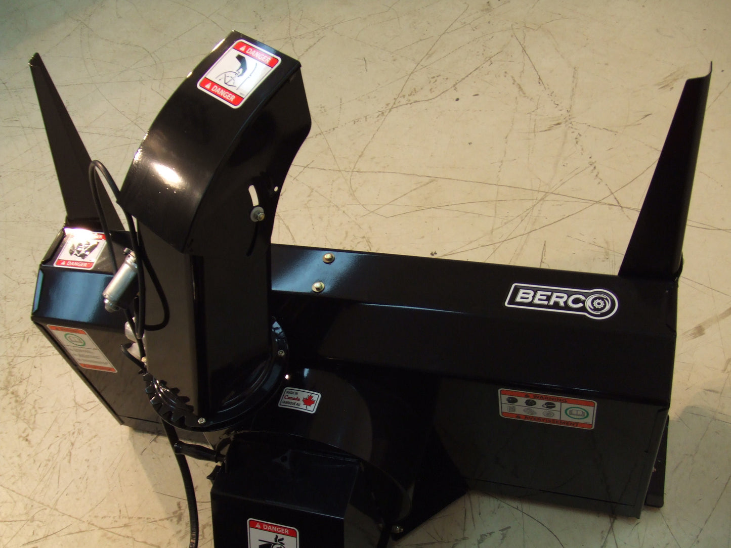Bercomac Snowblower Berco 44" Northeast | 16 to 28HP | For Tractor & Lawn Mower