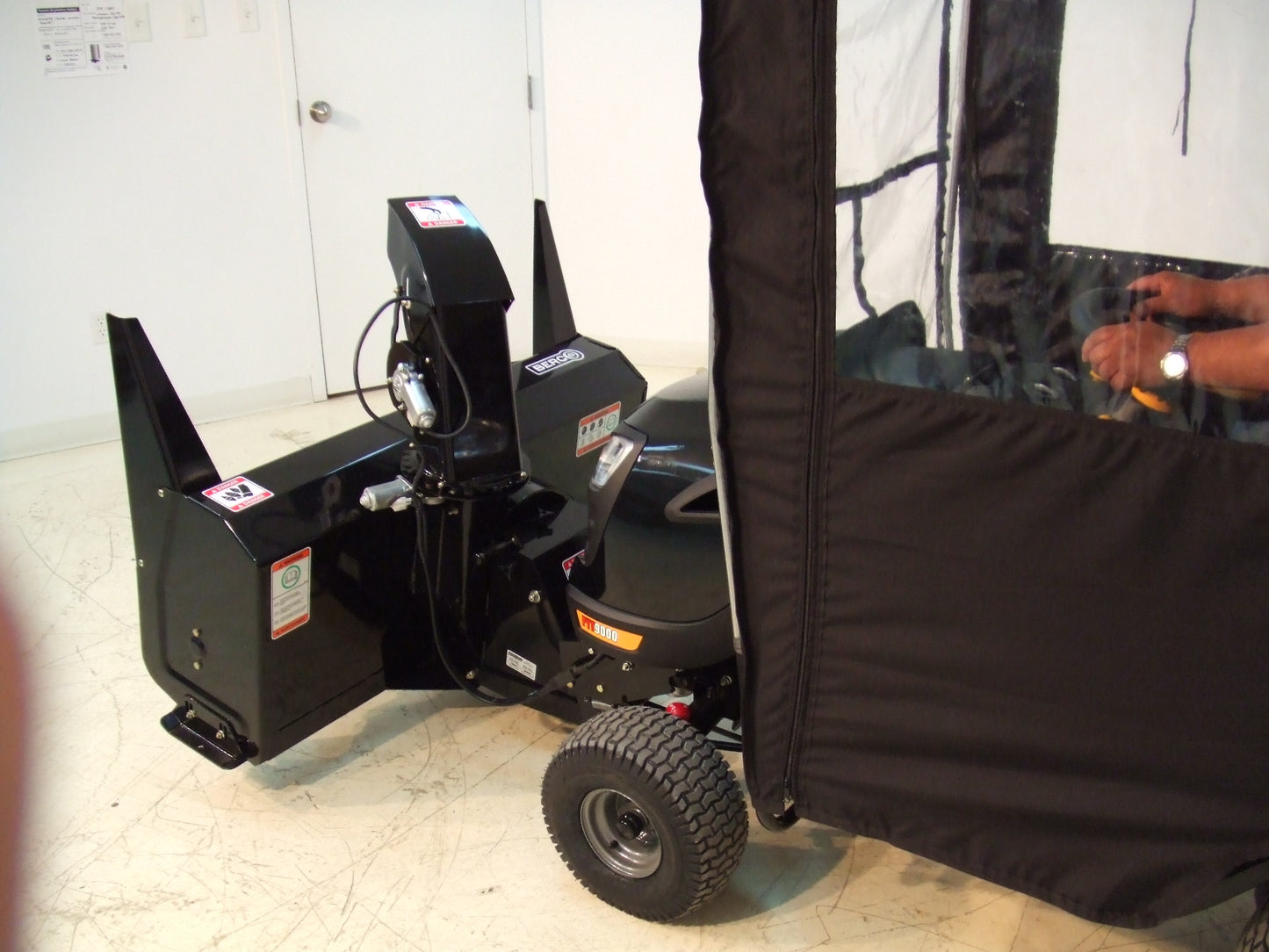 Bercomac Snowblower Berco 44" Northeast | 16 to 28HP | For Tractor & Lawn Mower