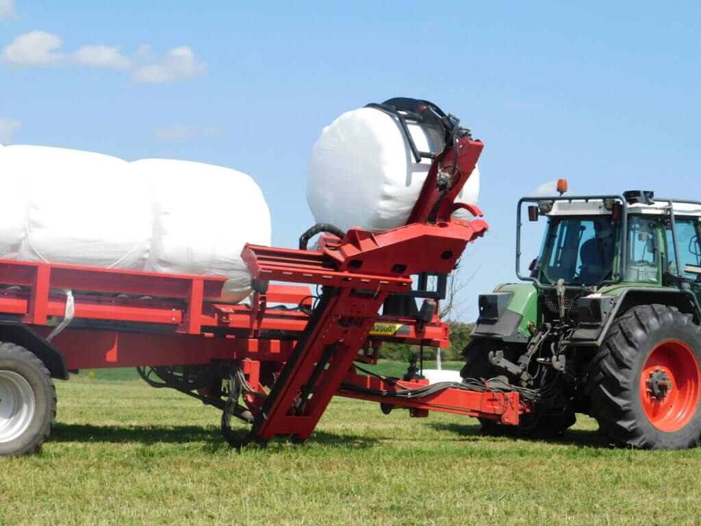 Anderson Bale Trailer | Model RBM Pro 1400 & 2000 | Width 8' 4" | Horsepower 130+ HP | For Tractors