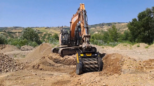 MB Crusher Shafts Screener | Model MB-HDS407 | Overall Width 30" | Machine Size 3.5–5.5 Ton | For Excavators