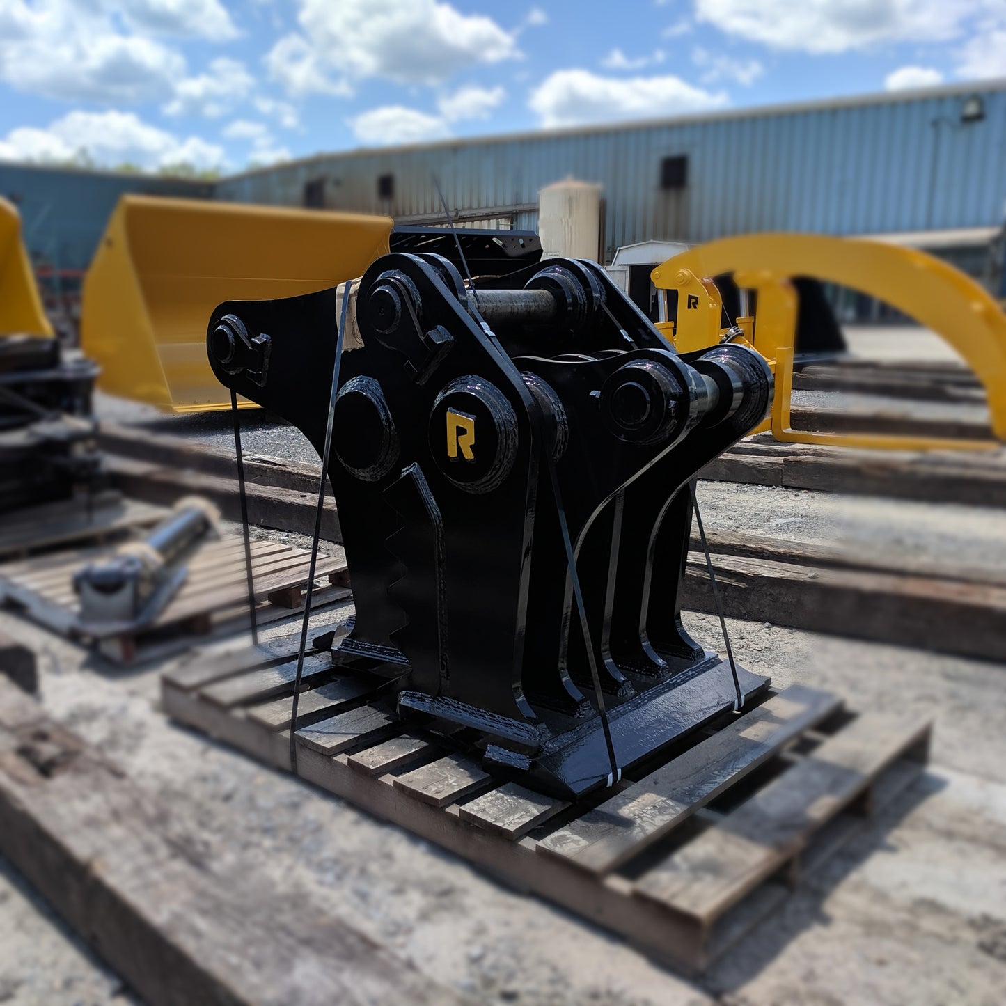 Rockland Concrete Pulverizer with Pinch Plates for Excavator