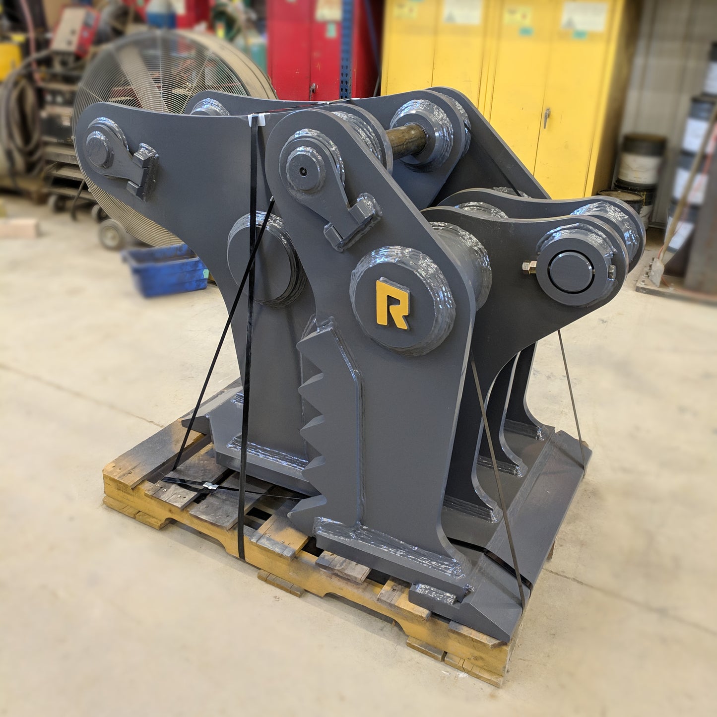 Rockland Concrete Pulverizer with Pinch Plates for Excavator