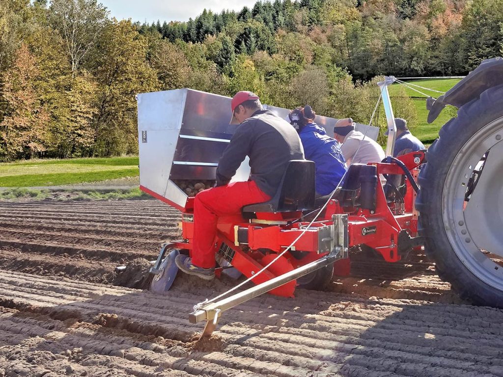 Checchi & Magli F300L The Semi-Automatic Potato Seeder | 1-4 Rows | 59"-126" Frame Width | 15-30HP For Tractor