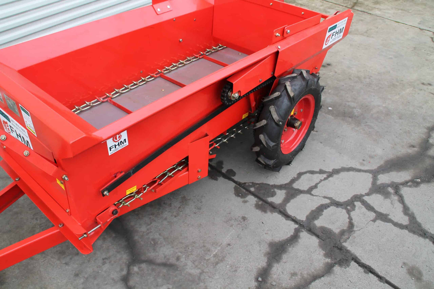 Farmer Helper | Manure Spreader | Model FH-25G | 44″ Width | Ground Drive | 27 Bushel Capacity | Horsepower 15 To 30 HP | For Tractors