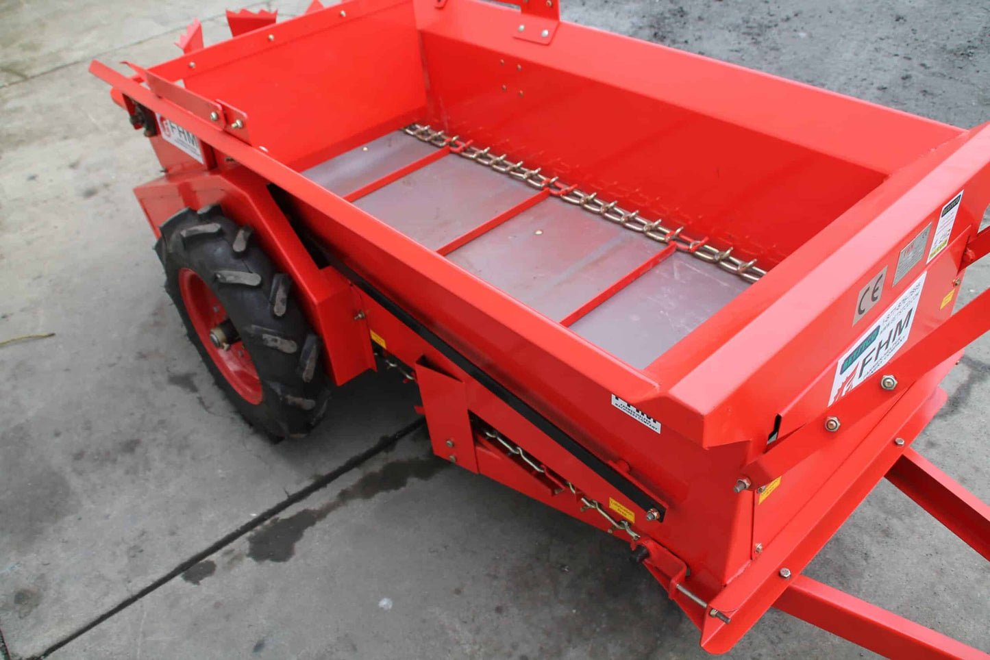 Farmer Helper | Manure Spreader | Model FH-25G | 44″ Width | Ground Drive | 27 Bushel Capacity | Horsepower 15 To 30 HP | For Tractors