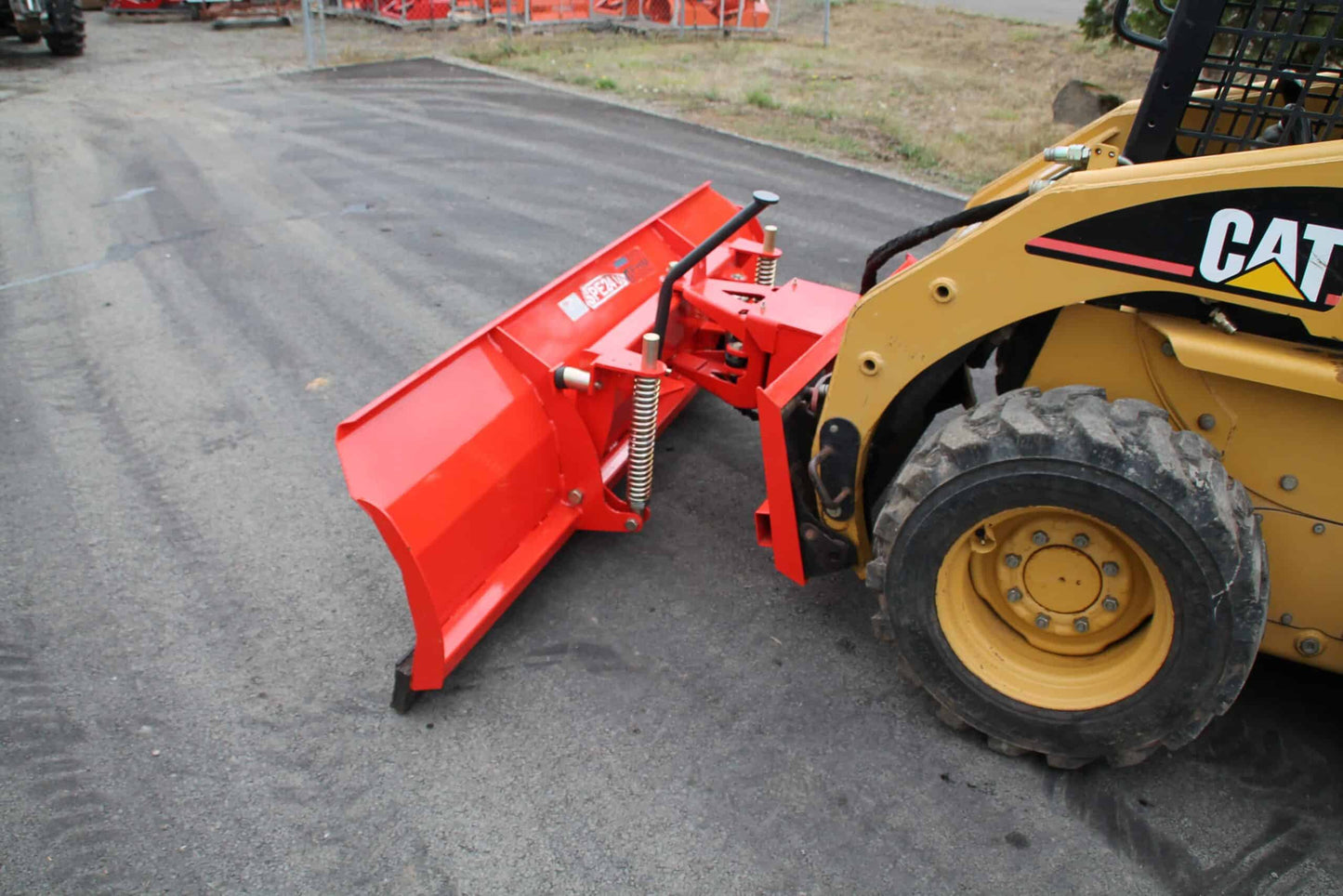 Farmer Helper | Snow Blade | Model FH-SBE240 | Width 98.4" | Hydraulic Angle 30° | Reinforced Rubber Edge | Hydraulic Flow 18 To 25 GPM | For Skid Steers & Tractors