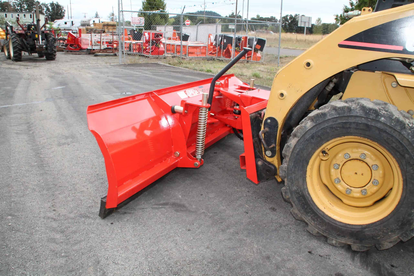 Farmer Helper | Snow Blade | Model FH-SBE240 | Width 98.4" | Hydraulic Angle 30° | Reinforced Rubber Edge | Hydraulic Flow 18 To 25 GPM | For Skid Steers & Tractors