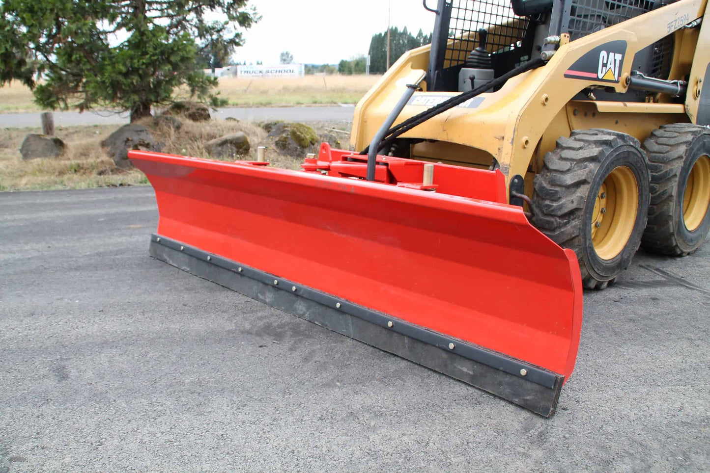 Farmer Helper | Snow Blade | Model FH-SBE240 | Width 98.4" | Hydraulic Angle 30° | Reinforced Rubber Edge | Hydraulic Flow 18 To 25 GPM | For Skid Steers & Tractors
