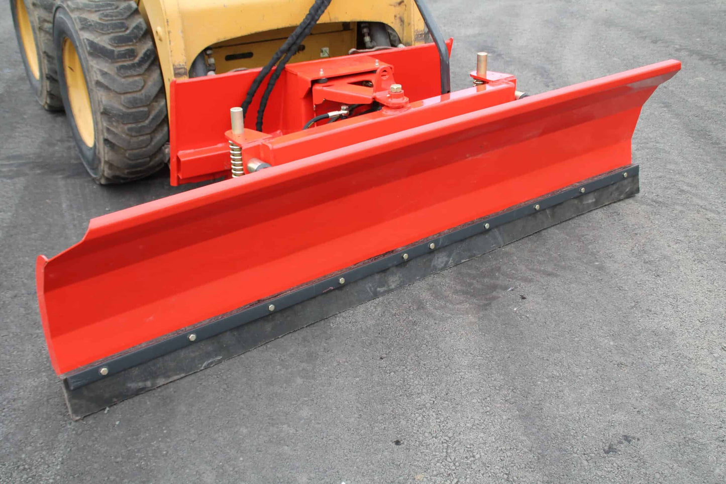 Farmer Helper | Snow Blade | Model FH-SBE240 | Width 98.4" | Hydraulic Angle 30° | Reinforced Rubber Edge | Hydraulic Flow 18 To 25 GPM | For Skid Steers & Tractors