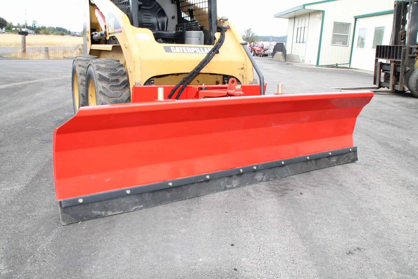 Farmer Helper | Snow Blade | Model FH-SBE240 | Width 98.4" | Hydraulic Angle 30° | Reinforced Rubber Edge | Hydraulic Flow 18 To 25 GPM | For Skid Steers & Tractors