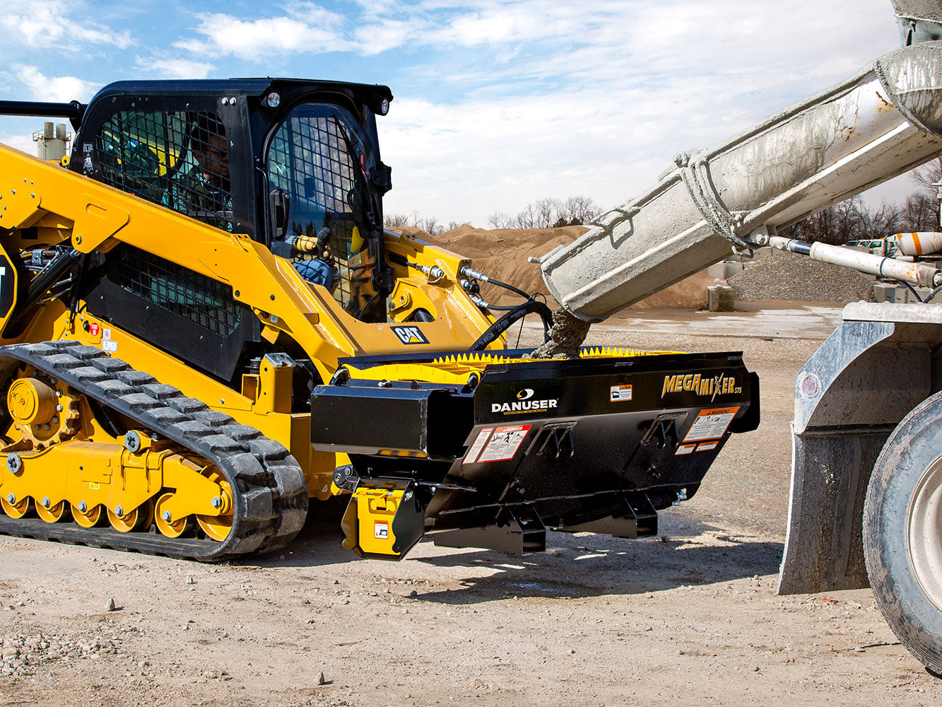 Danuser | Mega Mixer For Concrete, Feed & Bulk Materials | Width 31" | Oil Flow Range 10-25 GPM | For Telehandlers