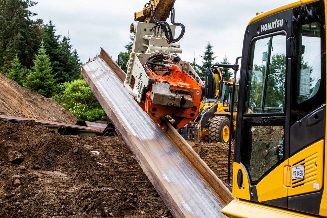 Gilbert Grizzly Multigrip Side-Grip Vibratory Hammer | Model MG-60 & MG-90 | Height 83" & 92" | Machine Size 22-45 Ton | For Excavators
