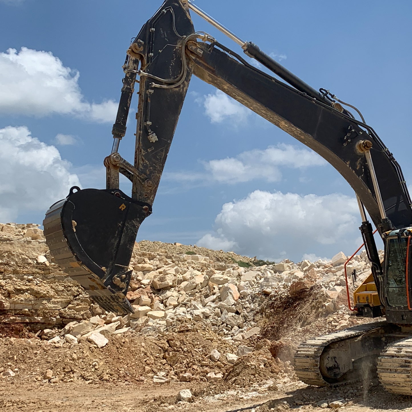 Rockland Heavy Duty, High Capacity Bucket | Bolt On & Weld In Side Cutters | Heavy-Duty Torque Tubes | For Excavators