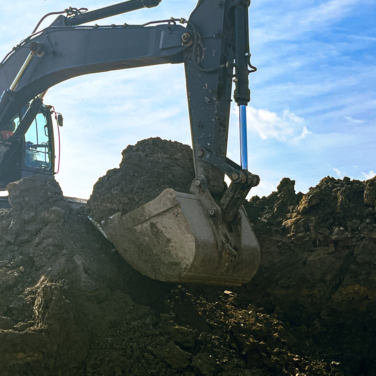 Rockland Heavy Duty, High Capacity Bucket | Bolt On & Weld In Side Cutters | Heavy-Duty Torque Tubes | For Excavators