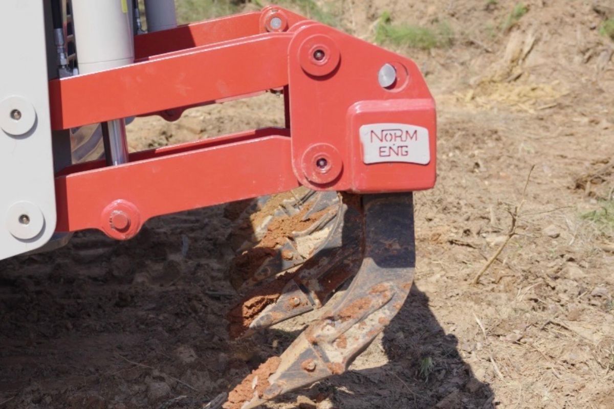 Solesbee’s | Hydraulic Rear Ripper | Models SSGR Series | Width 39" To 71" Inches | Hydraulic Flow 15 To 25 GPM | For Skid Steer
