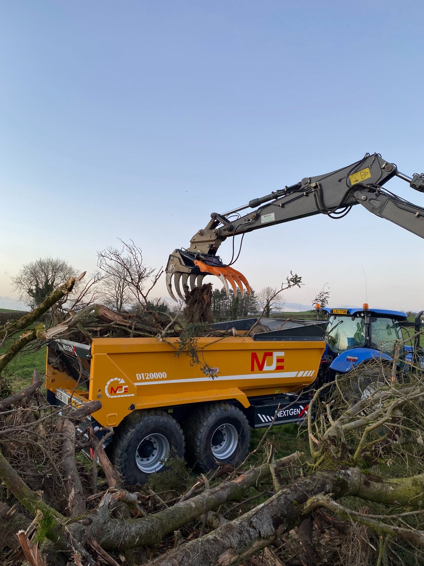 MDE Machinery | Scorpion Grapple | Model S500 To S1900 | Width 26.4" To 75" Inches | Machine Size 1.5 - 55 Tons | For Excavators